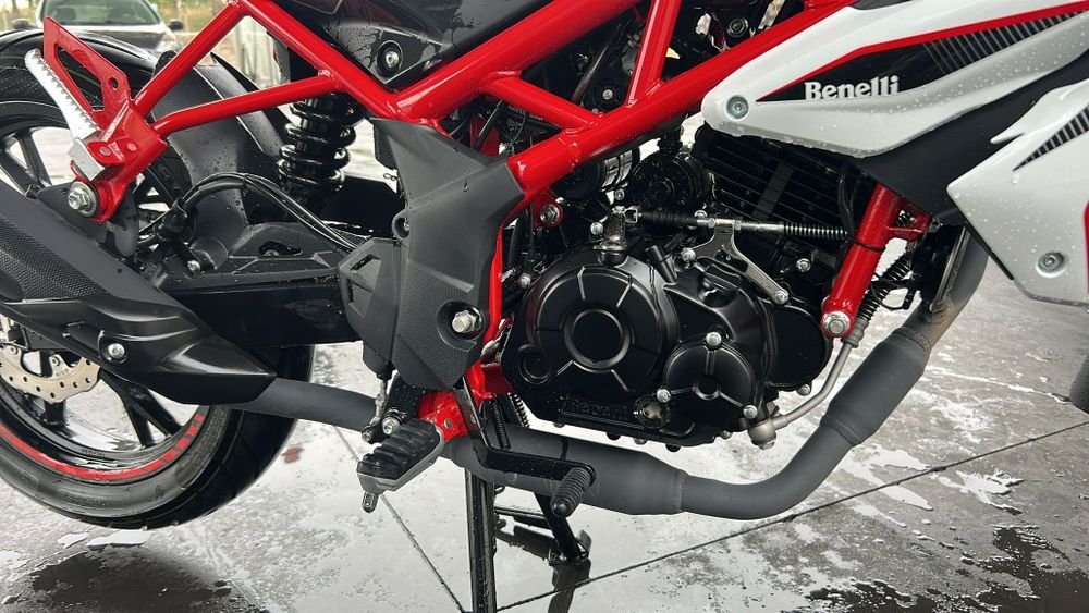 Benelli Bn 125. 4800klm