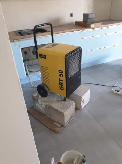 Osuszacz powietrza wynajem pochłaniacz wilgoci osuszanie po zalaniu