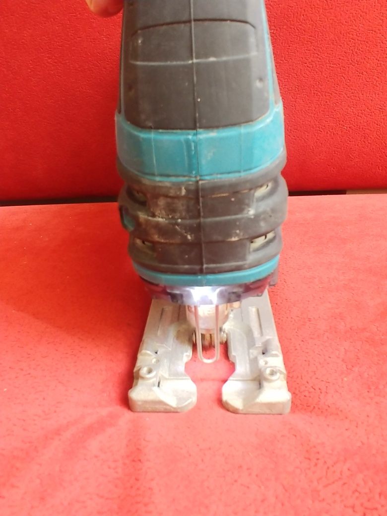 Wyrzynarka makita djv 180