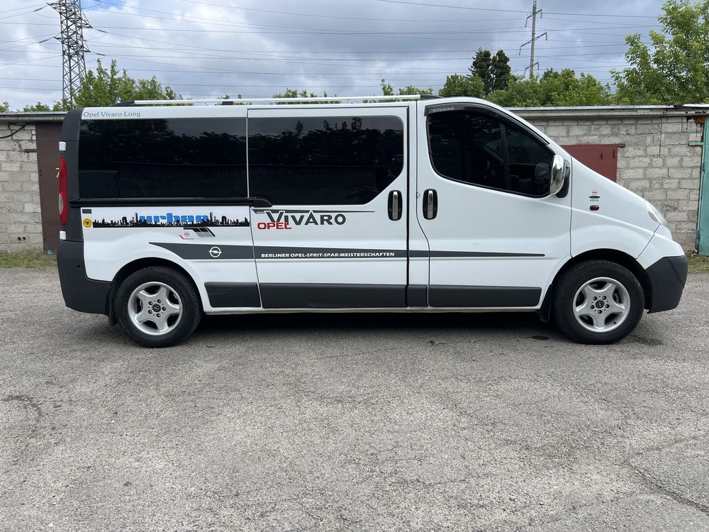 Opel Vivaro Long пассажир 9 мест , 2.0 мотор , 6 ступка ,