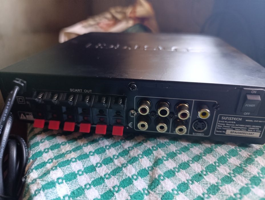Mini amplificador de potência digital, em muito bom estado.