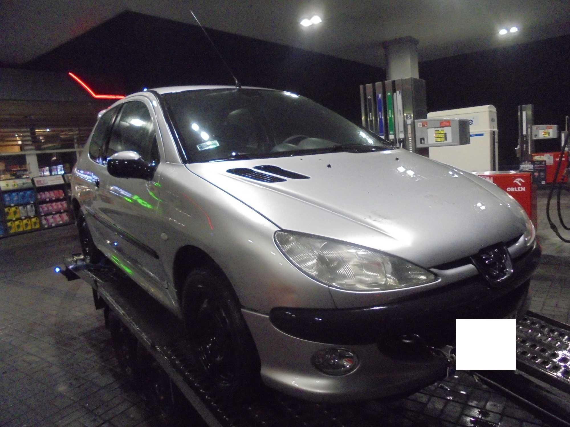 Peugeot 206 3 drzwi kolor srebrny 2.0 hdi przeznaczony na części