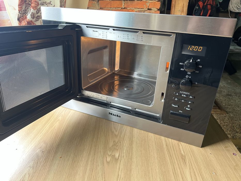Miele Мікрохвильова піч  M 8160-1