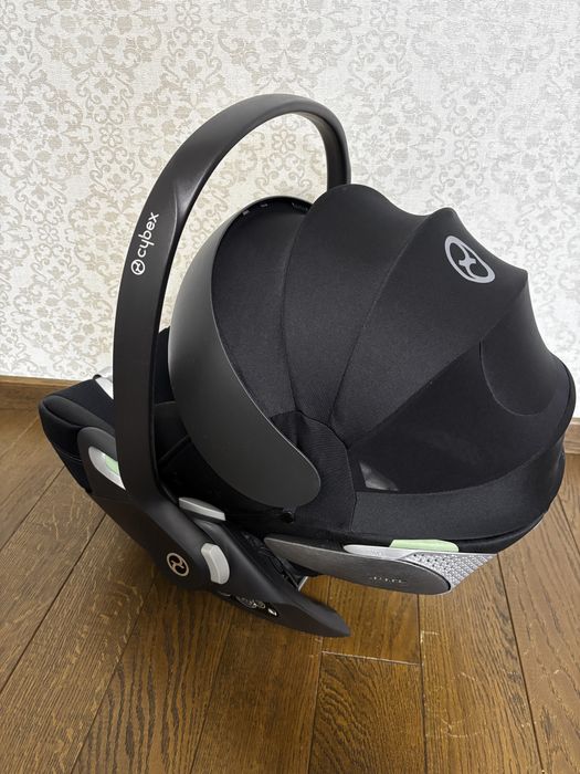 Автокрісло Cybec Cloud T + plus i-Size Sepia Black чорне для двійні