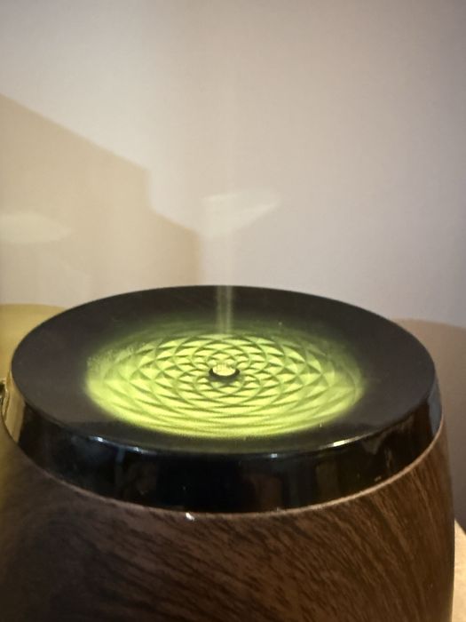 Purificador de cheirinhos agua com oleos ilumina liga á corrente