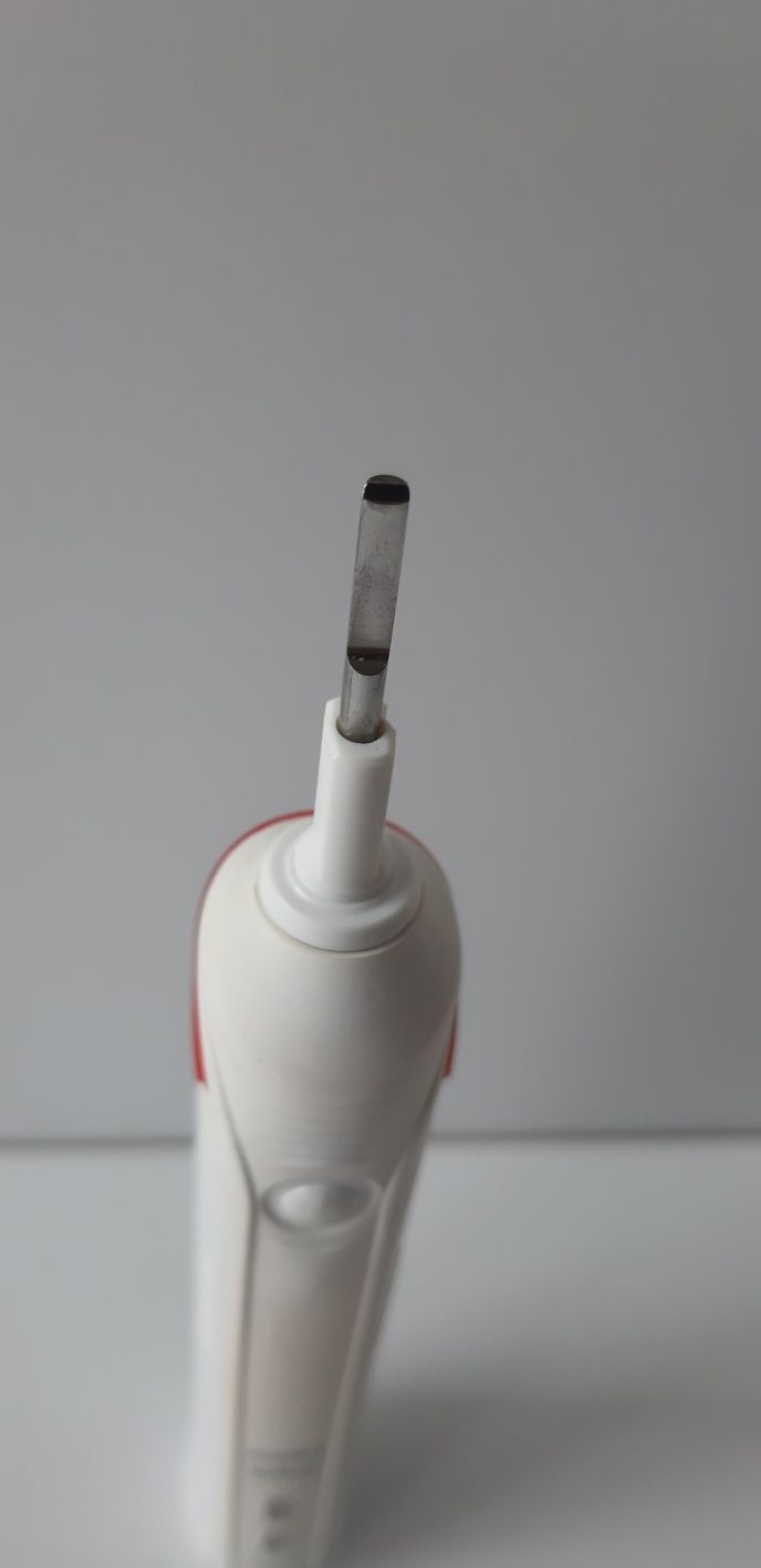 Oral-B Pro 2 2000 Szczoteczka elektryczna biała