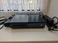 Konsola Xbox one 500gb plus 2 pady