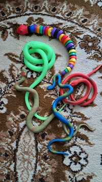 Набір іграшкових змії