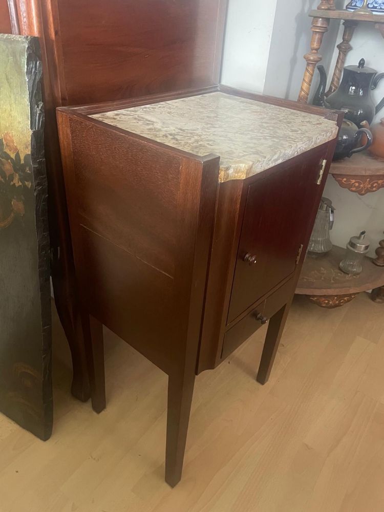 Mesa de cabeceira antiga
