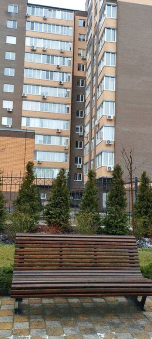 Двір закритого типу.