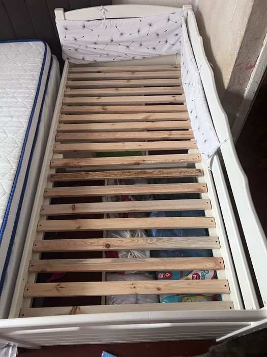 Дитяче ліжко з масиву