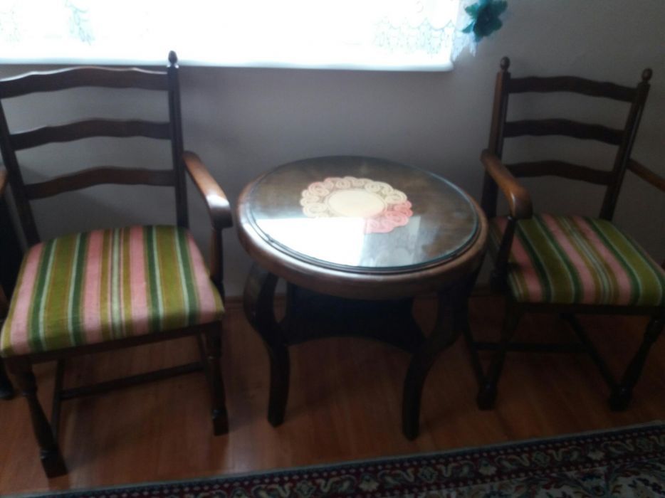 Komplet mebli stylowych, fotele, stolik kawowy