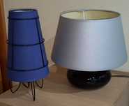 2 candeeiros de mesa cabeceira diferentes