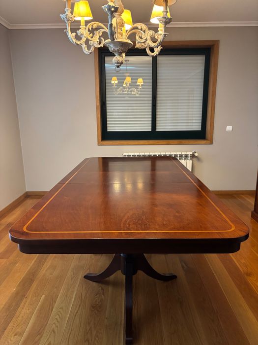 Mobília de sala de jantar estilo inglês clássico e candeeiro provençal