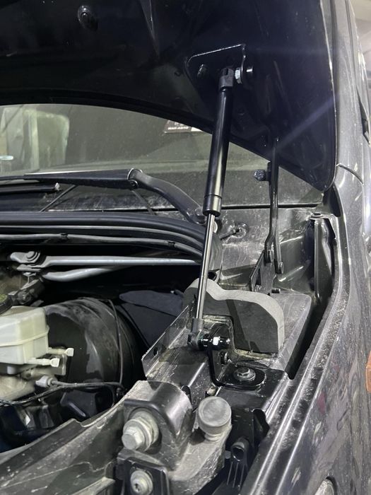 Амортизатори капота Sprinter 907,910