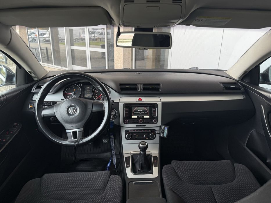 Volkswagen Passat B6 FL 1.6 TDI 105KM *Klimatronik*Navi*PDC*HAK*Zadban
