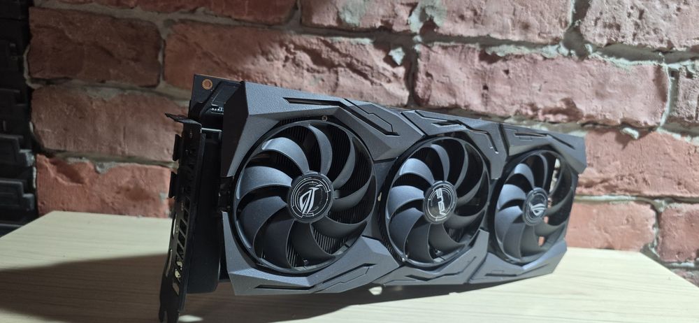 Asus ROG Strix 8GB XT Rx 5700 możliwa zamiana na gry retro  konsole