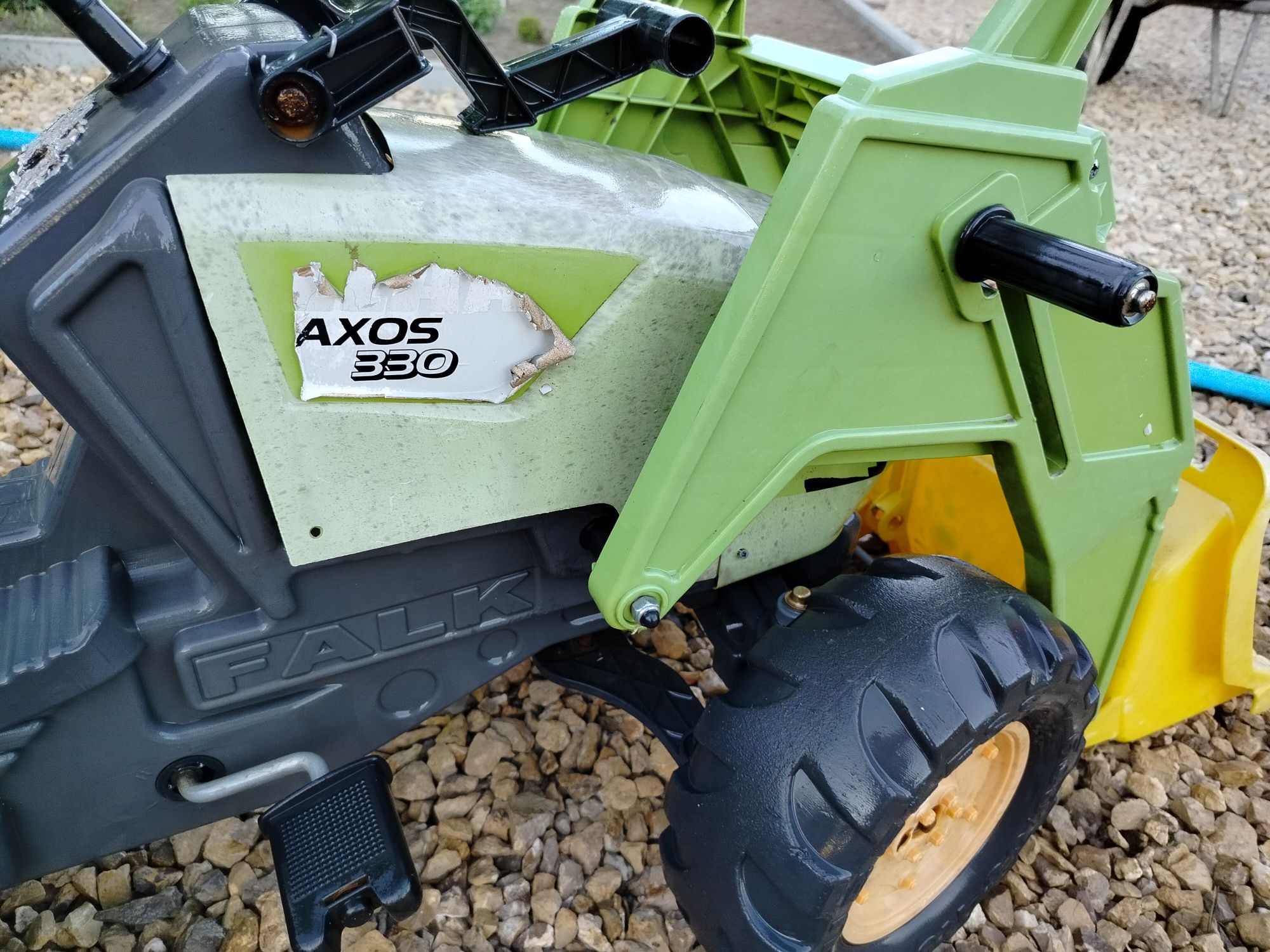 Traktorek na pedały z przyczepką łychą Axos 330 duży jeździk koparka