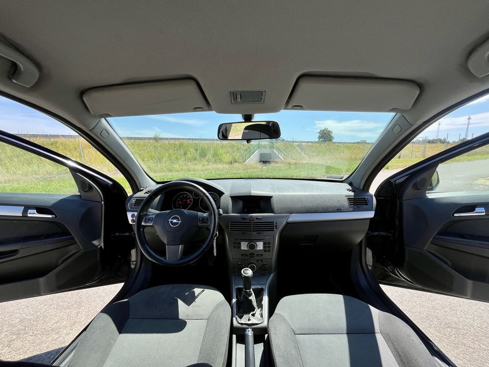 Opel Astra H    benzyna + gaz