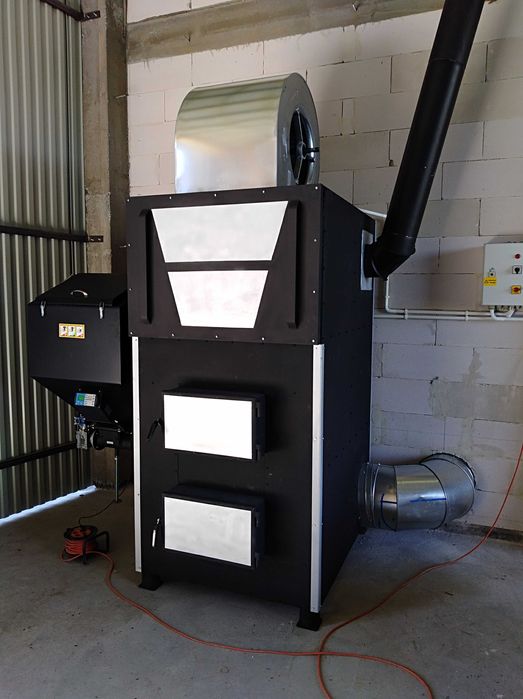 Piec nadmuchowy z podajnikiem 150 kw.
