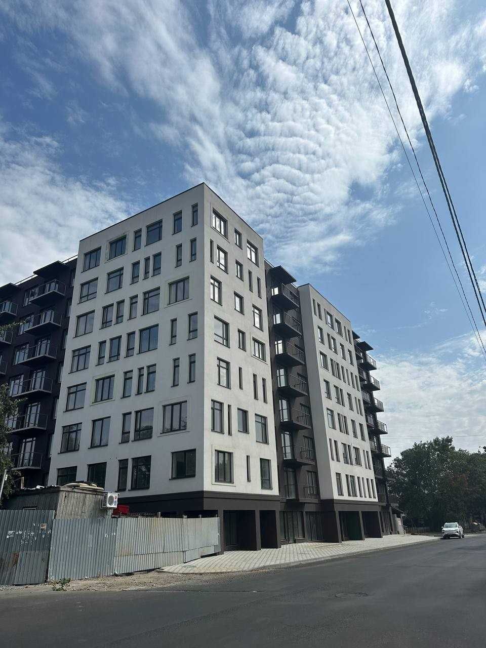 Новий будинок в центральному районі. Продаж приміщення. Э плюс 13 м2.