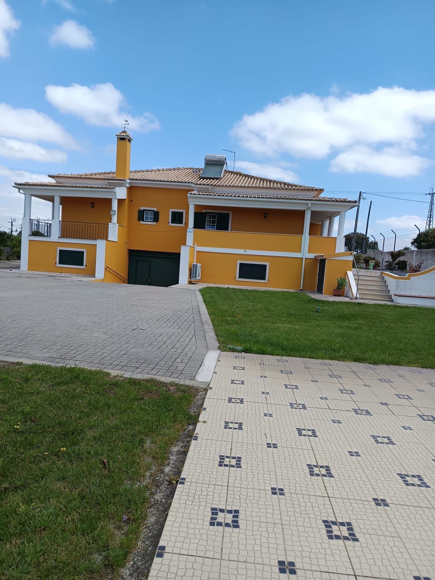 Moradia isolada térrea com terreno de 2125m2