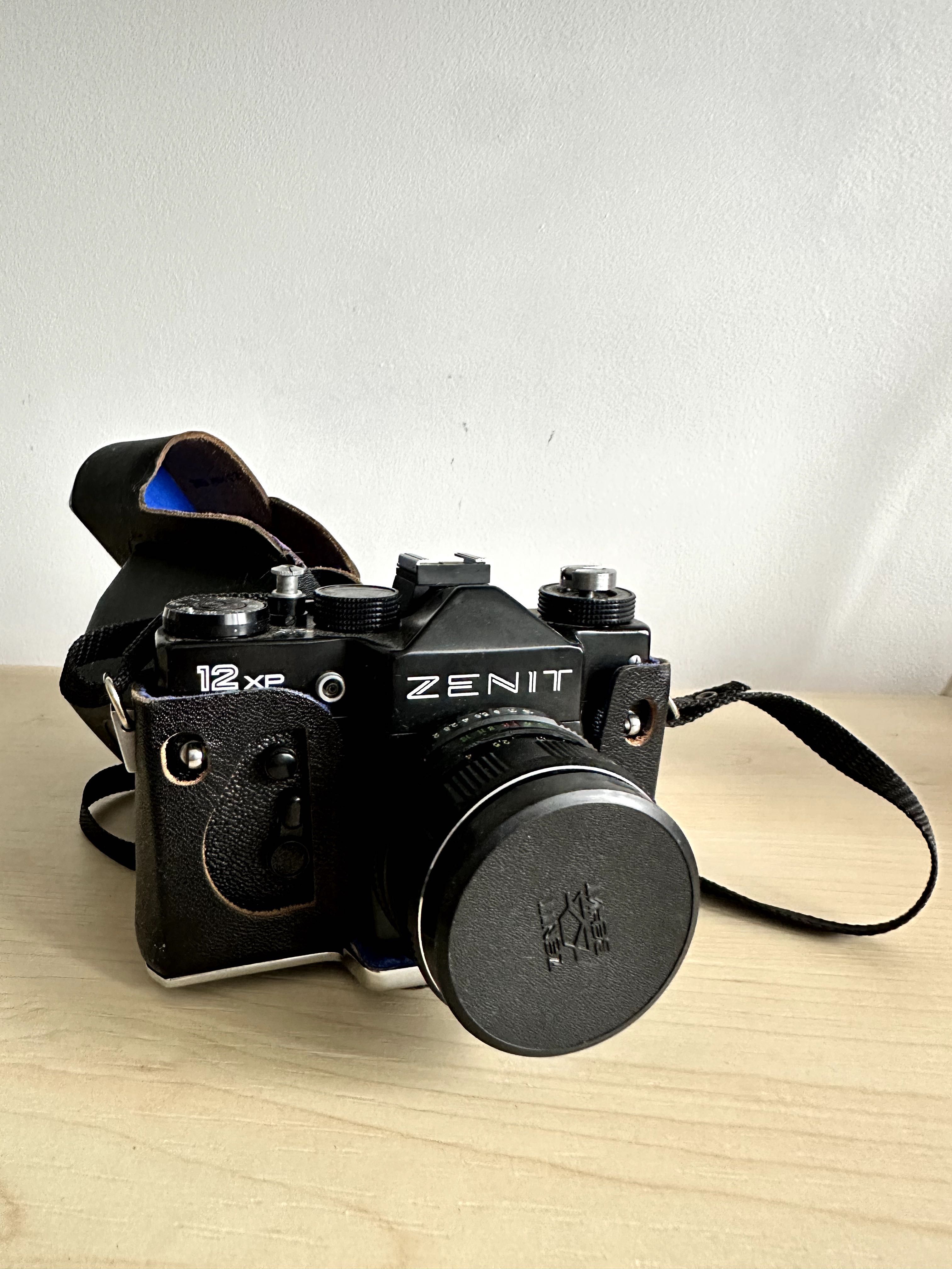 Aparat analog ZENIT XP 12  + obiektyw HELIOS + etui | sprawny ZSRR