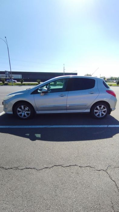 Авто       Peugeot     308