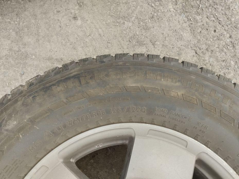 Продам диски з резиною нокіан хакареліта