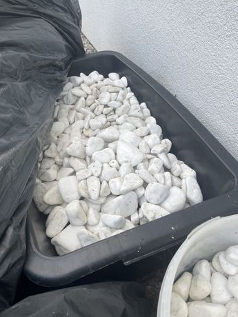 Kamienie otoczaki białe