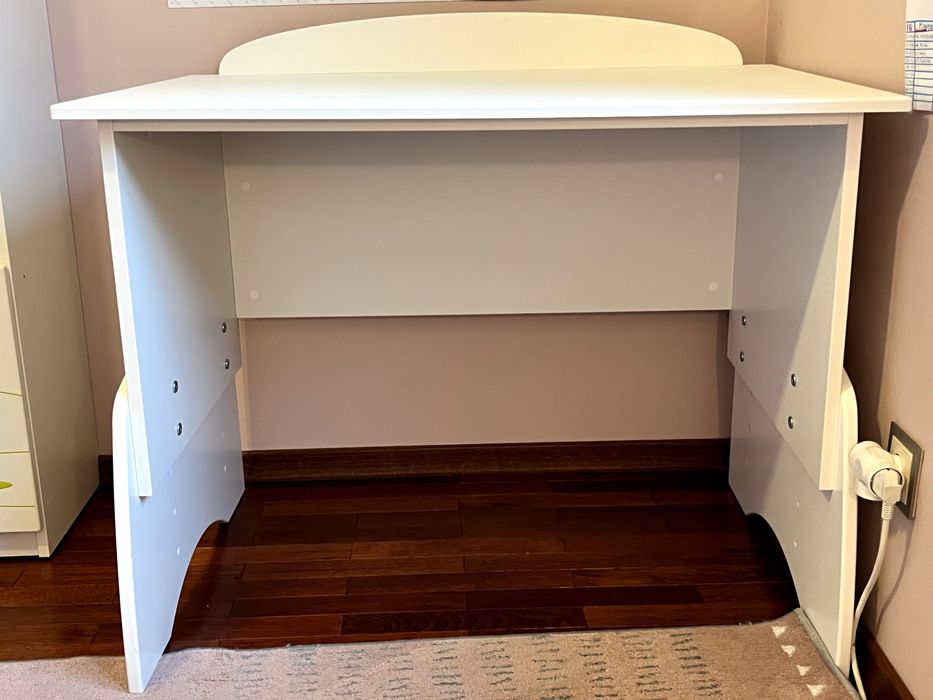 Łóżko, biurko, regał Meblik do pokoju dziecięcego