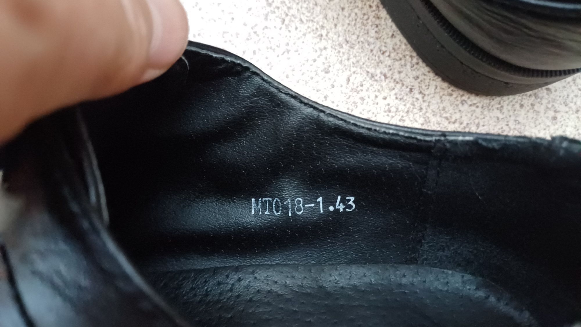 Półbuty męskie eleganckie skórzane czarne do garnituru r. 43 oxfordy