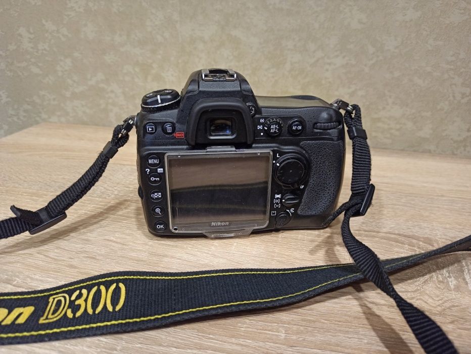 Продам - Зеркальная фотокамера Nikon D300