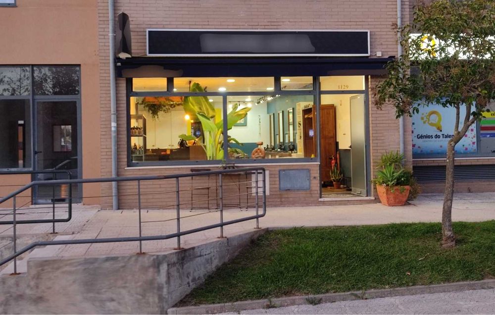 Loja par alugar Leça Palmeira c 2 Frentes Av Dr Fernando Aroso