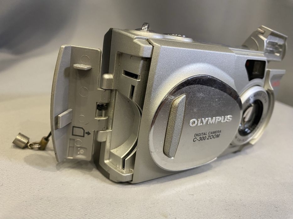 Цифровий фотоапарат Olympus Camedia C-300 Zoom