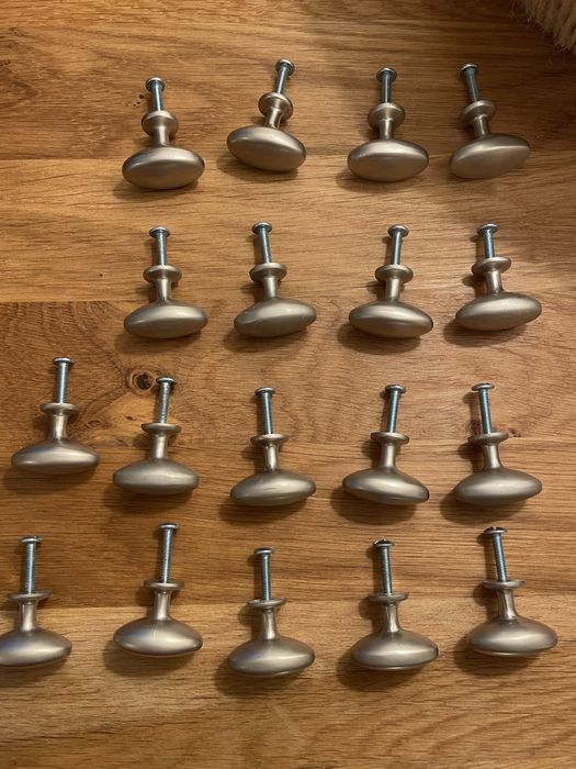 Uchwyty gałki do szaf srebrne