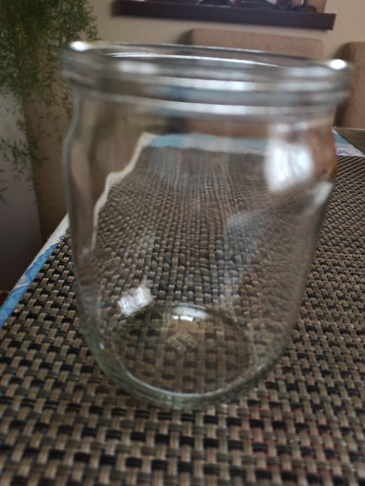 Скляні банки 0,5 л і 1 л.