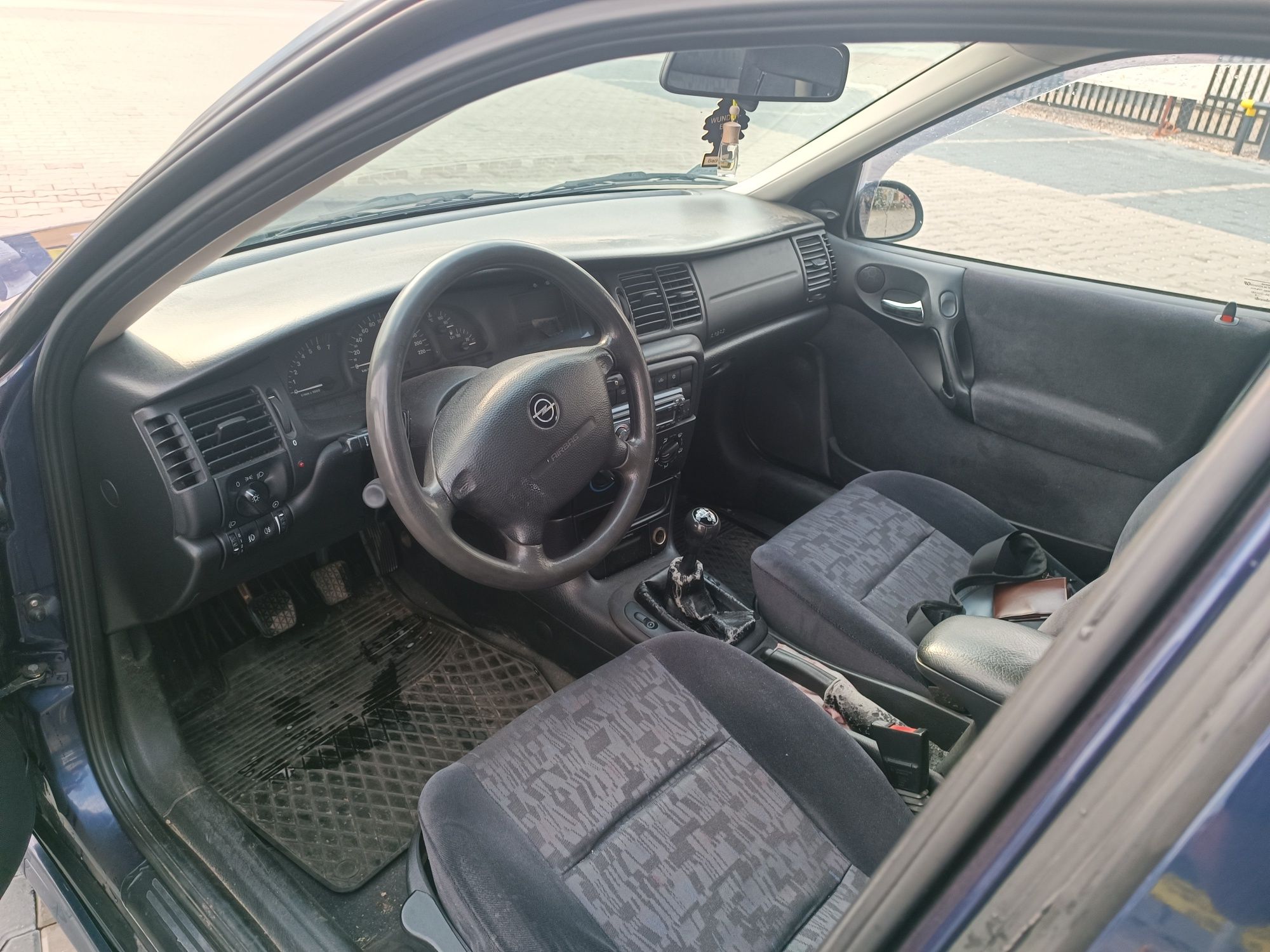 Opel Vectra 1.6 1999r