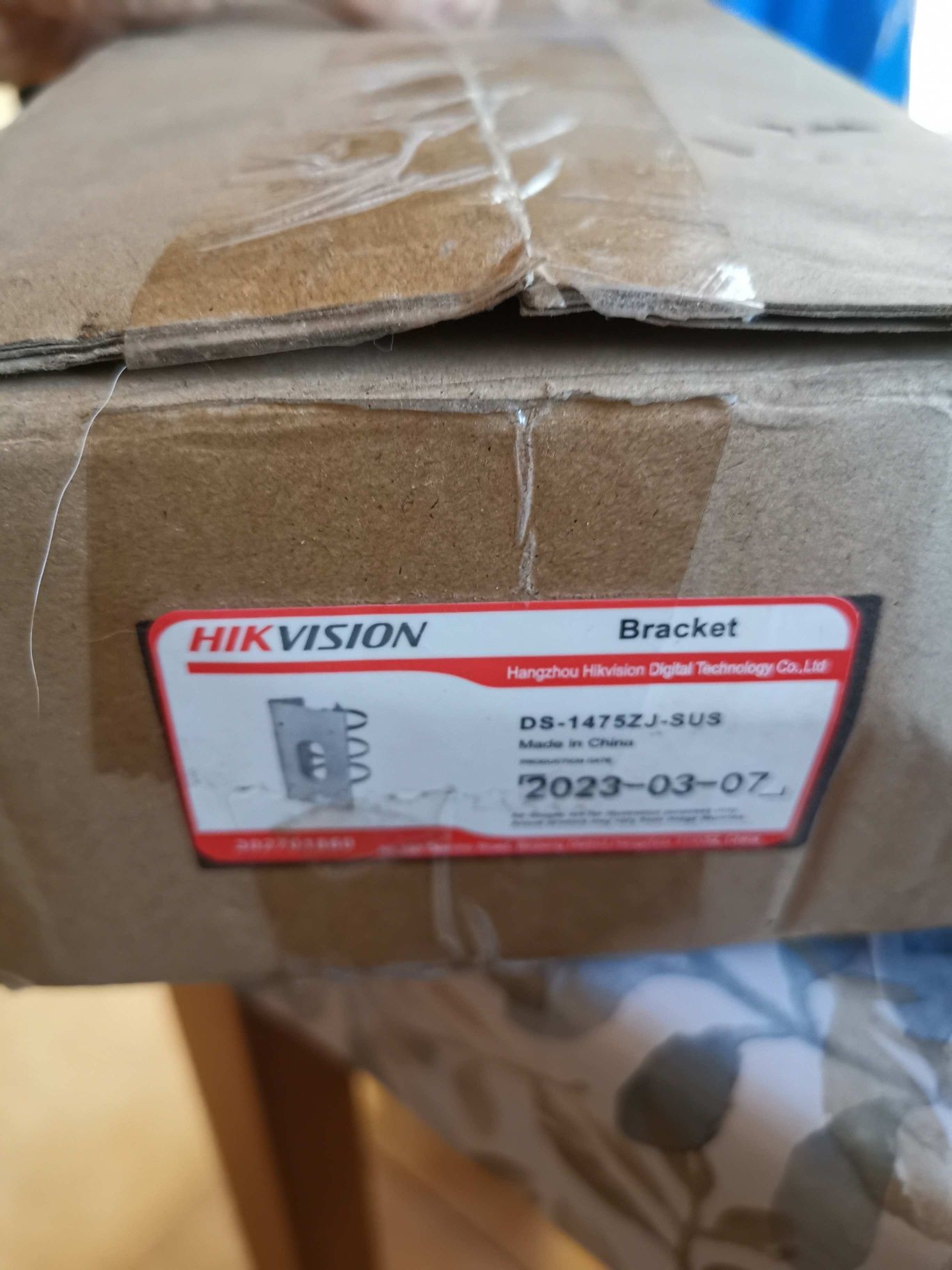 Uchwyt na słup do kamer Hikvision DS-1475ZJ-SUS