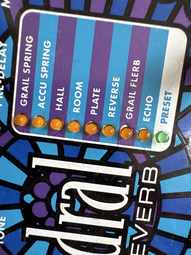 Pedal de Reverb Stereo Electro-Harmonix