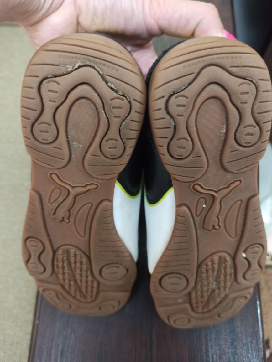 Оригінал PUMA шкіряні футзалки,кросівки для хлопчика,32 розмір,19.5 см