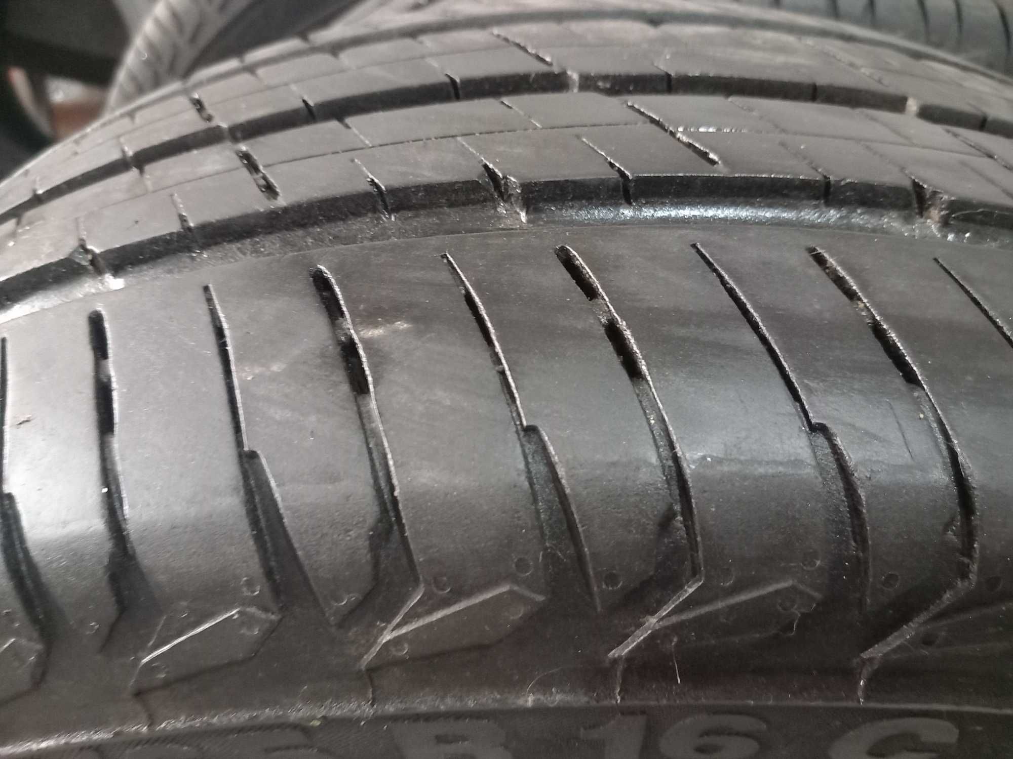 4 pneus 235/65R16 C Continental seminovos