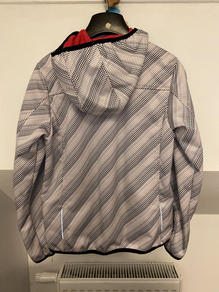 Biało czarna kurtka z kapturem softshell Crivit 10-12