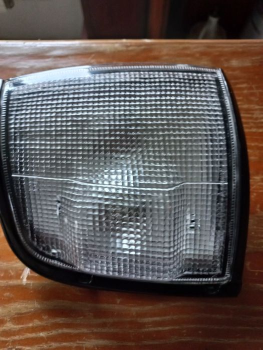 Pisca direito  de opel frontera. 30€  mais  despesas de envio