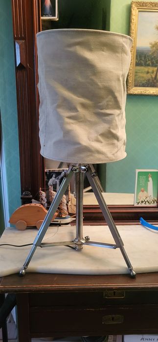 Lampa stołowa podłogowa Light&Living na trójnogu regulowana.