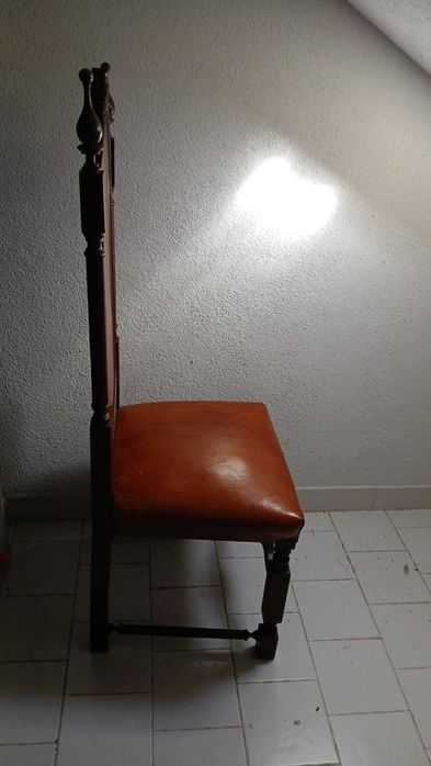Cadeira de sala antiga