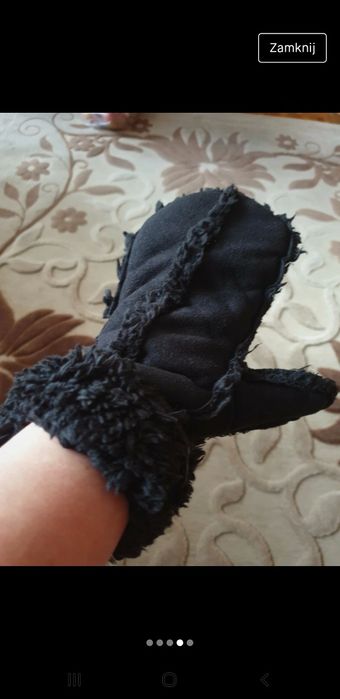 Czarne ciepłe rękawiczki