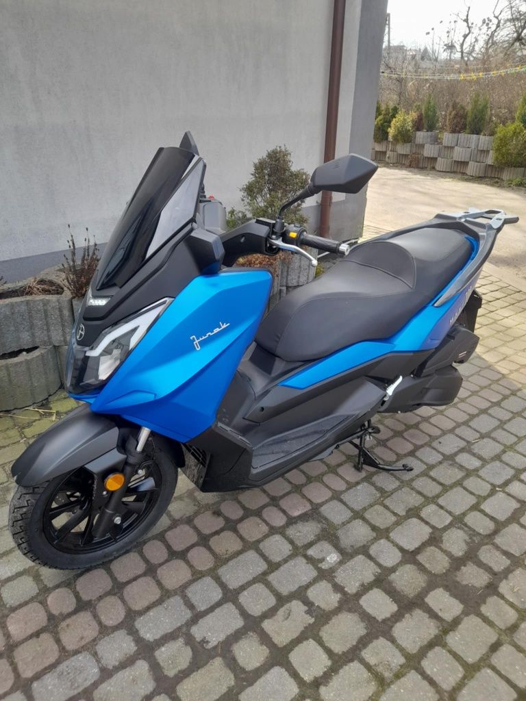 Skuter Junak 711