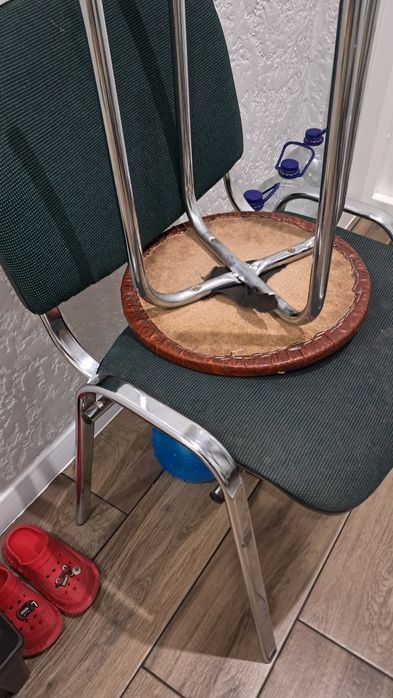 Продам стулья срочно