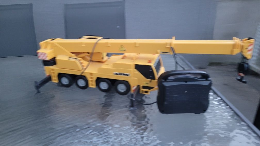 Dicke Model dźwigu liebherr ltm 1060/2   r/c